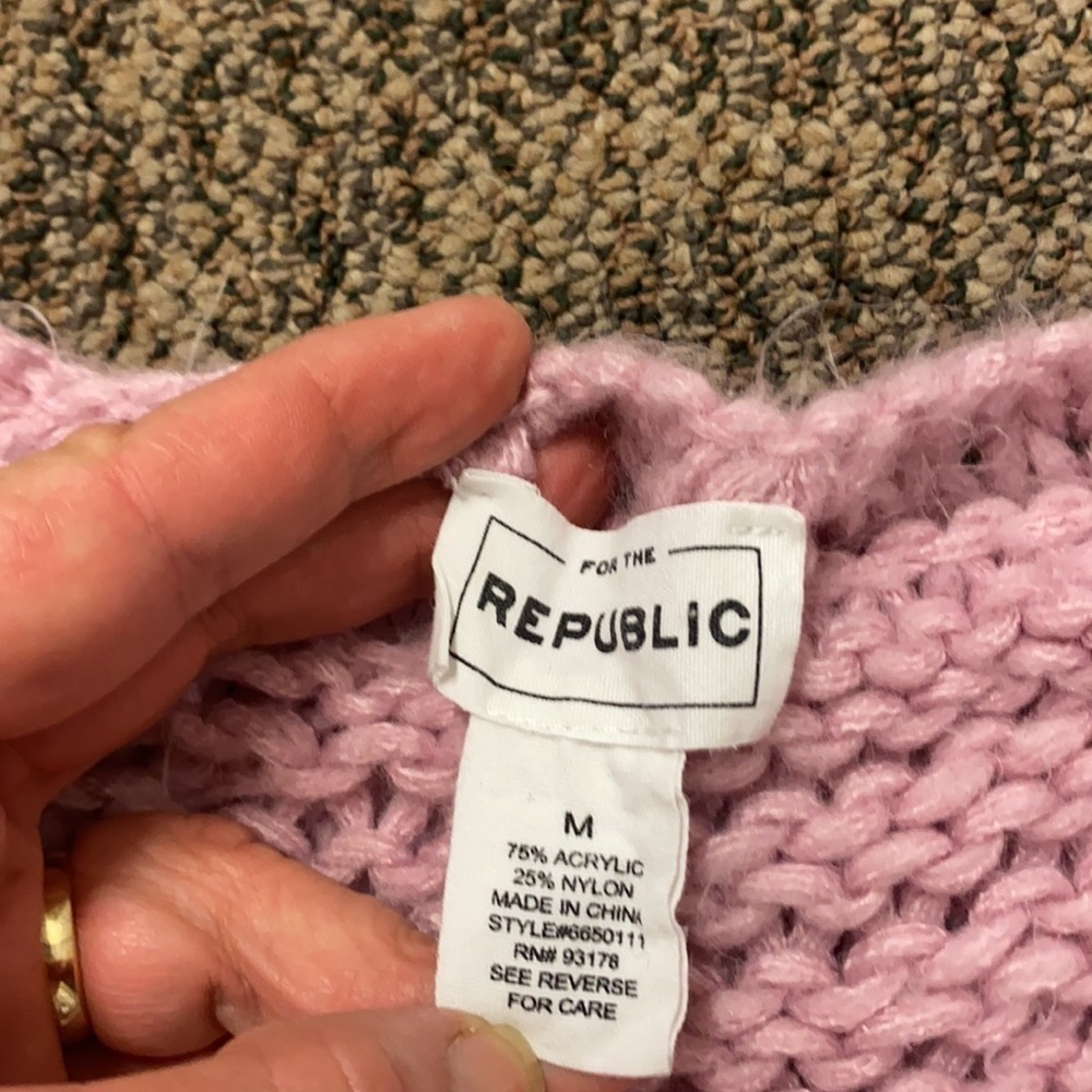 For the Republic pink boxy sweater size medium - Picture 2 of 5